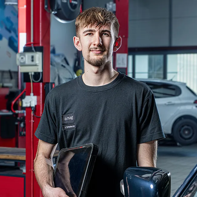 Automobil-Mechatroniker/-in EFZ Auszubildende Automobil-Mechatroniker/-in EFZ